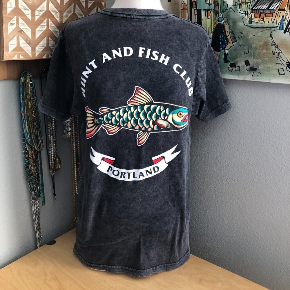 Hunt & Fish Club Portland OR Graphic T Shirt Unisex size S Gray Acid Washed